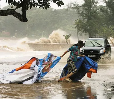 Chưa hết bão dập, lại lo lũ dồn